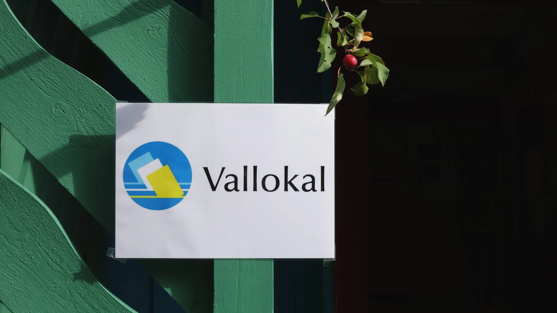 Skylt med texten "Vallokal"