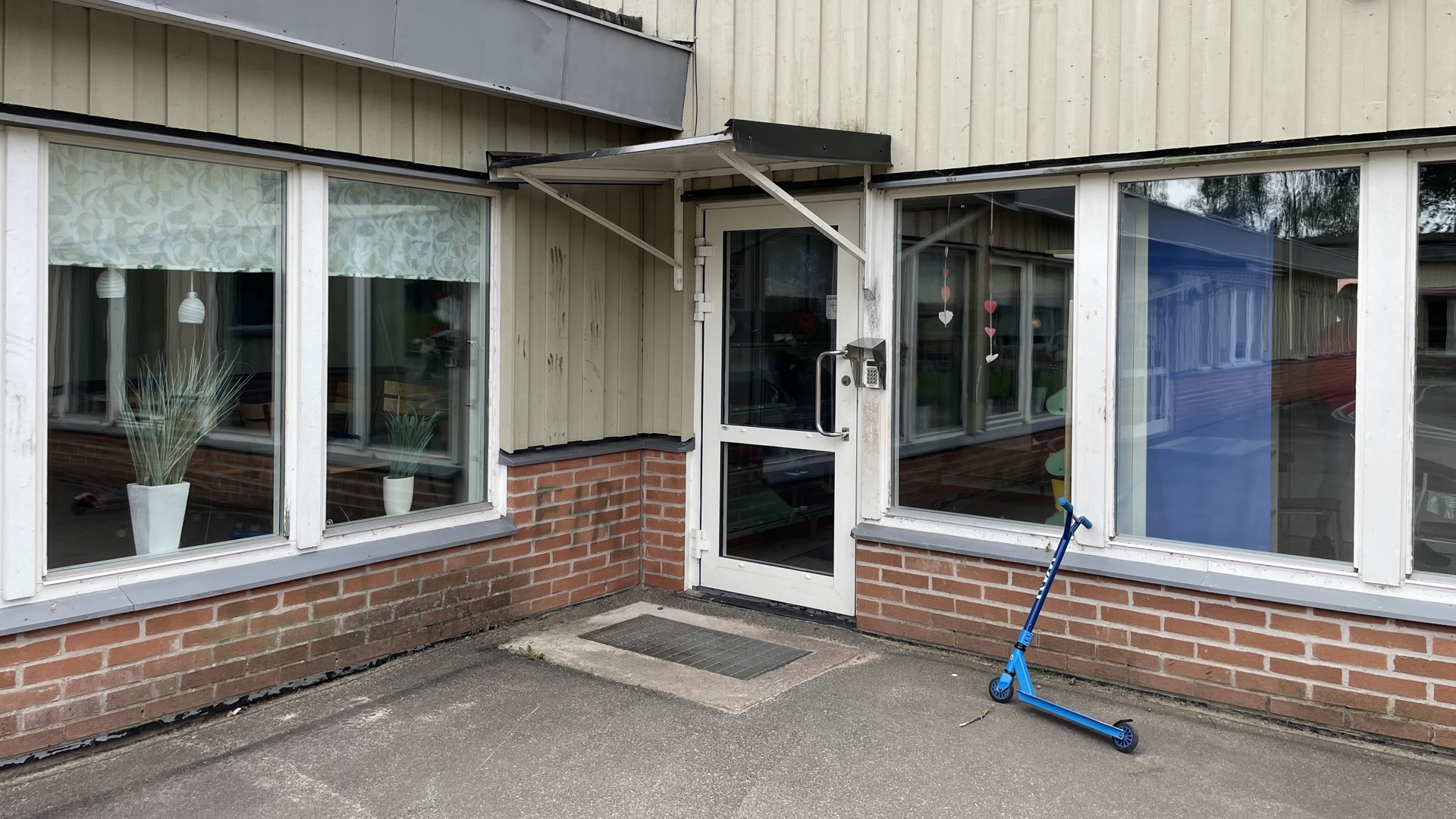 Entré till Hammarnskolans fritidshem.