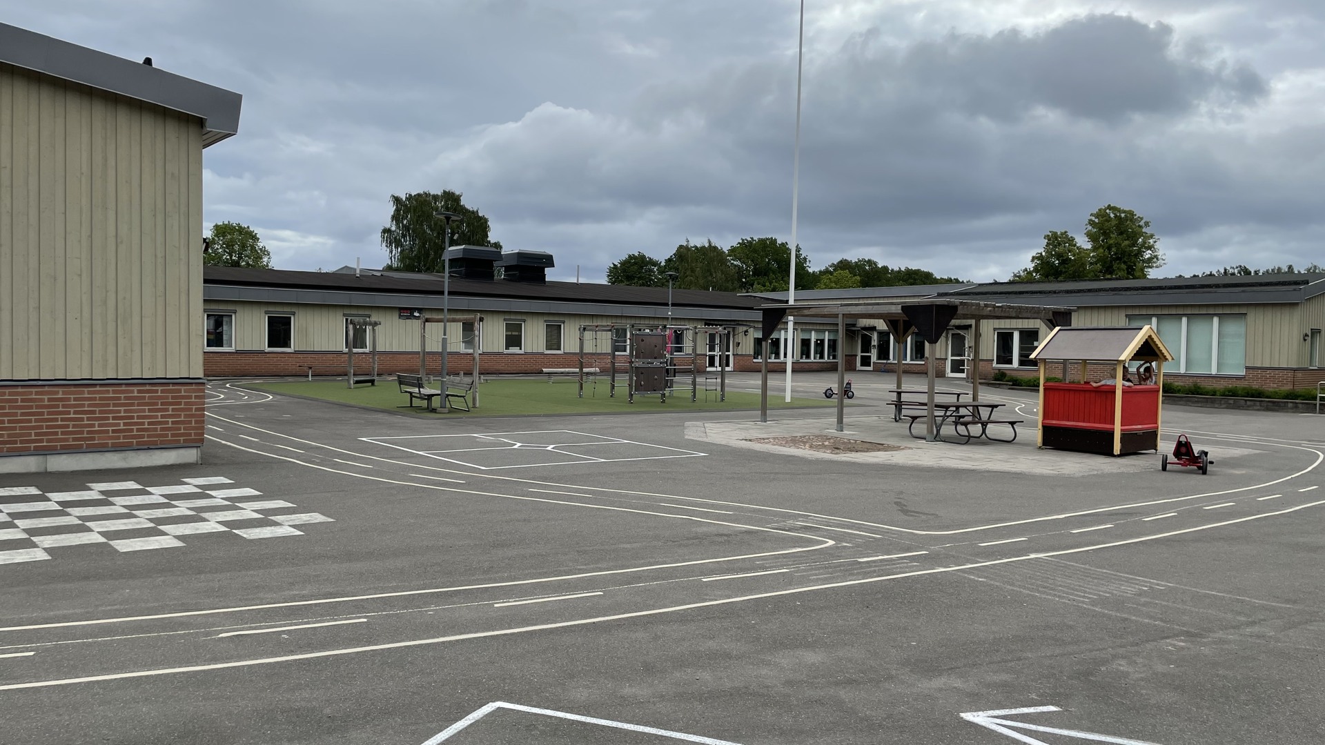 Hammarnskolans skolgård.