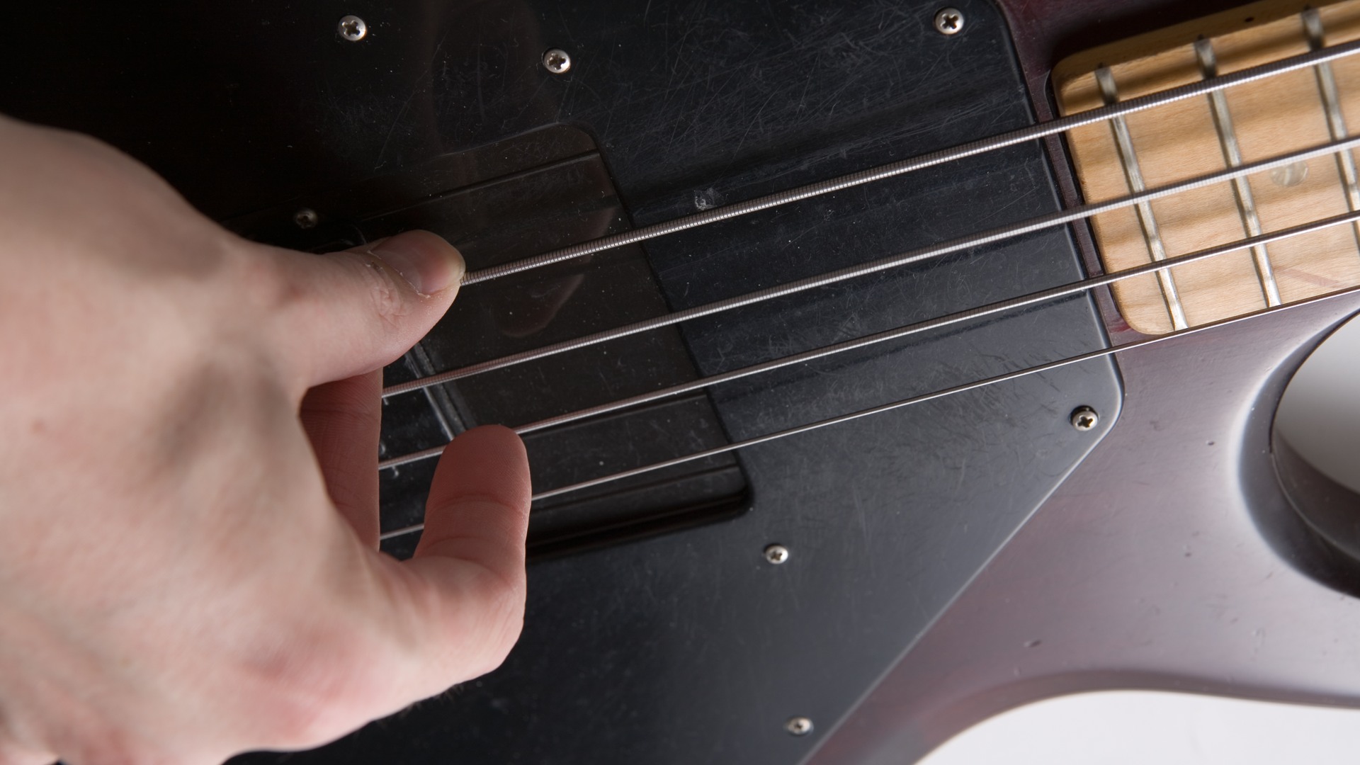 Electric bass guitar with four strings