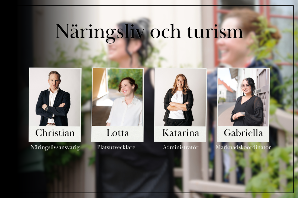 En grupp människor som står bredvid varandra.